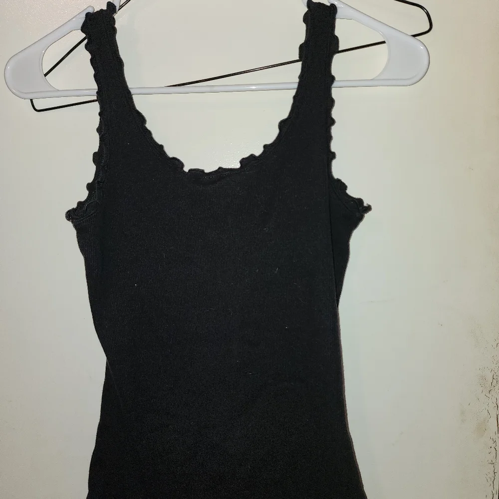 BLACK RUFFLE TANK TOP - Picture 3 of 4